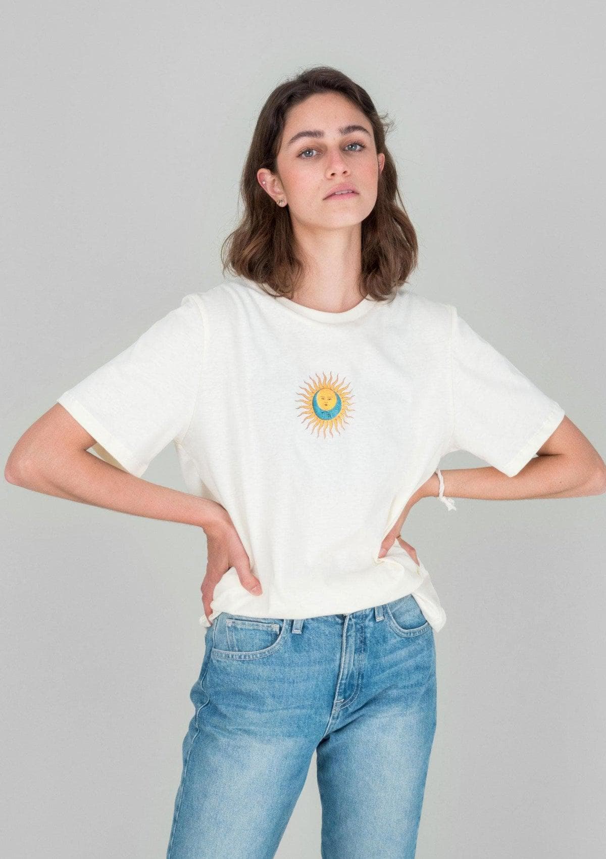 Acapella Ropa Women Graphics Playera Equilibrium